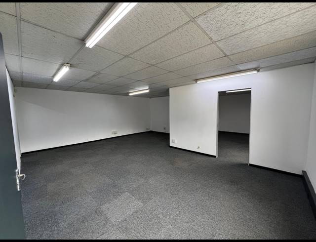 620M² WAREHOUSE TO LET IN LASER PARK